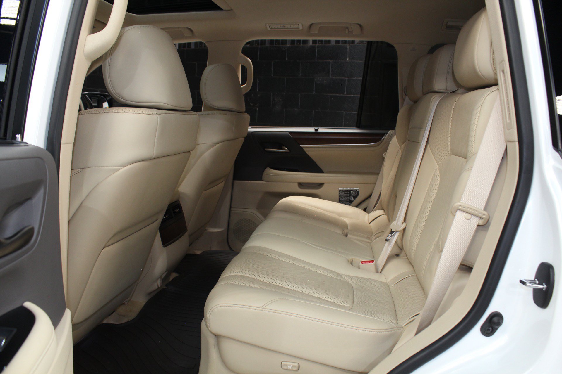 Used 2021 Lexus LX 570 4WD w/ Luxury Package image 42