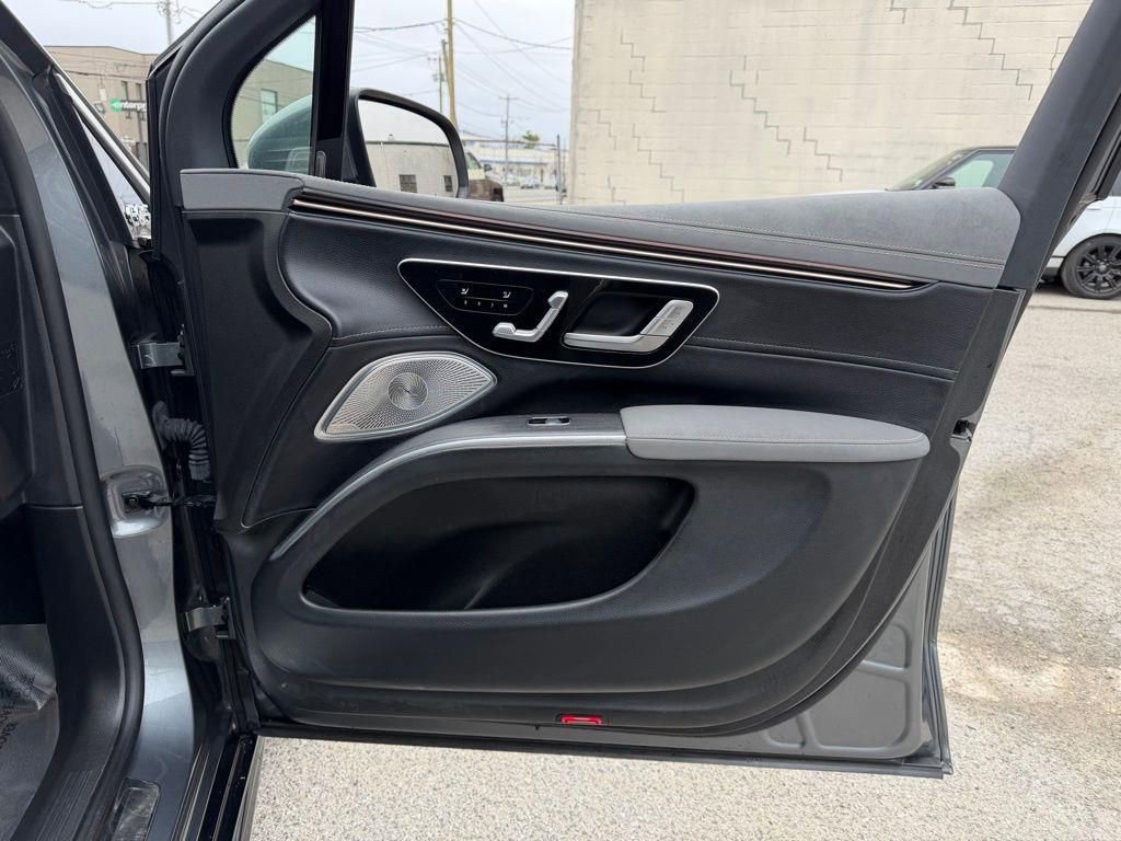 Used 2023 Mercedes-Benz EQS 580 4MATIC SUV image 14