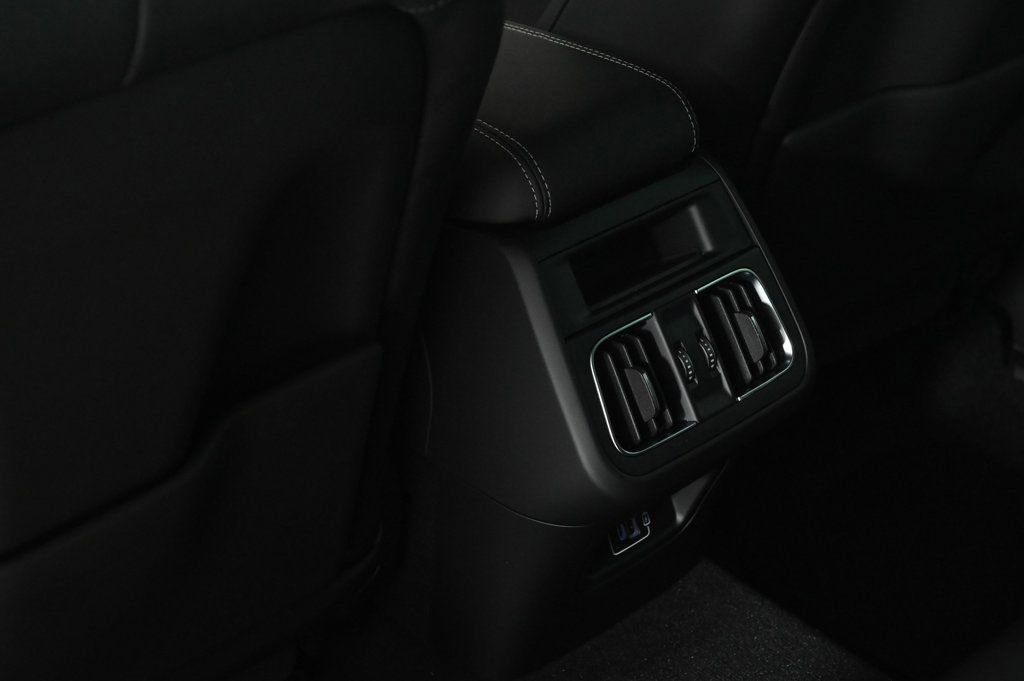 Used 2025 Maserati Grecale GT image 17