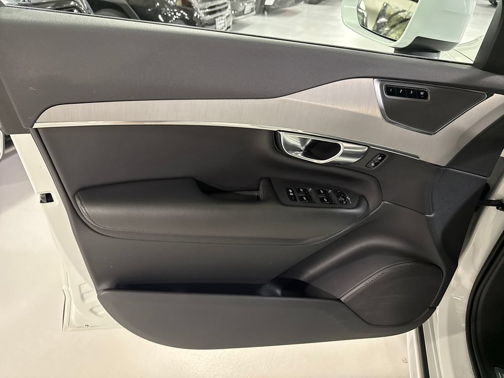 Used 2022 Volvo XC90 T5 Momentum w/ Climate Package AWD/4WD image 9