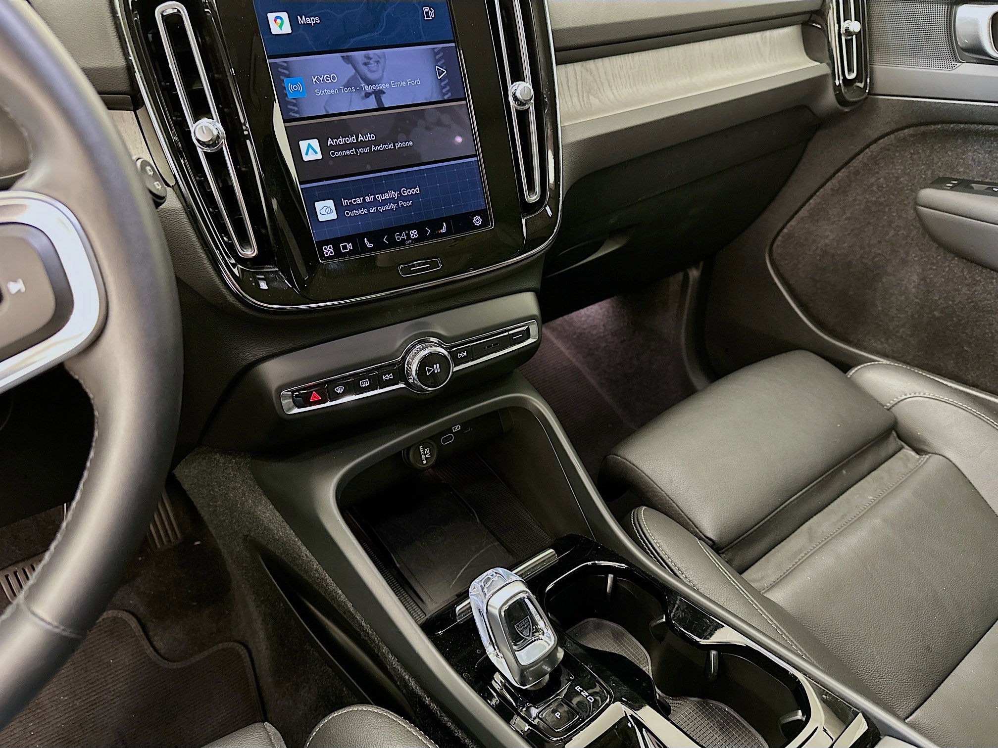 Used 2025 Volvo XC40 B5 Plus image 26