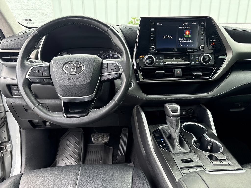 Used 2020 Toyota Highlander XLE AWD/4WD image 33