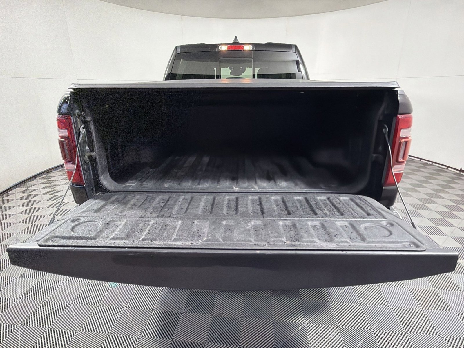 Used 2019 RAM 1500 Laramie image 27