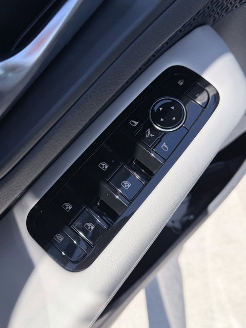 Used 2023 Nissan Ariya FWD image 22