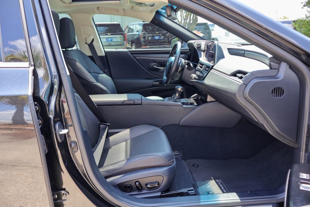 Used 2023 Lexus ES 350 w/ Premium Package FWD image 9