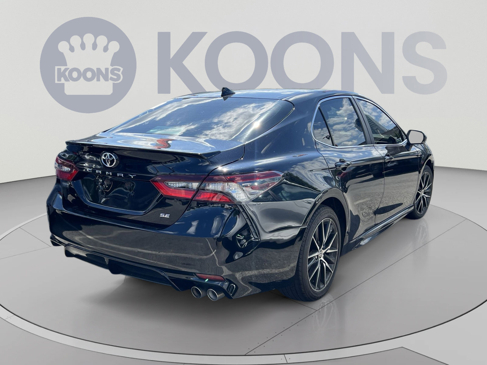 Used 2022 Toyota Camry SE FWD image 4