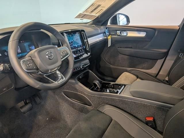 New 2026 Volvo XC40 B5 Ultra w/ Protection Package Premier AWD/4WD image 12