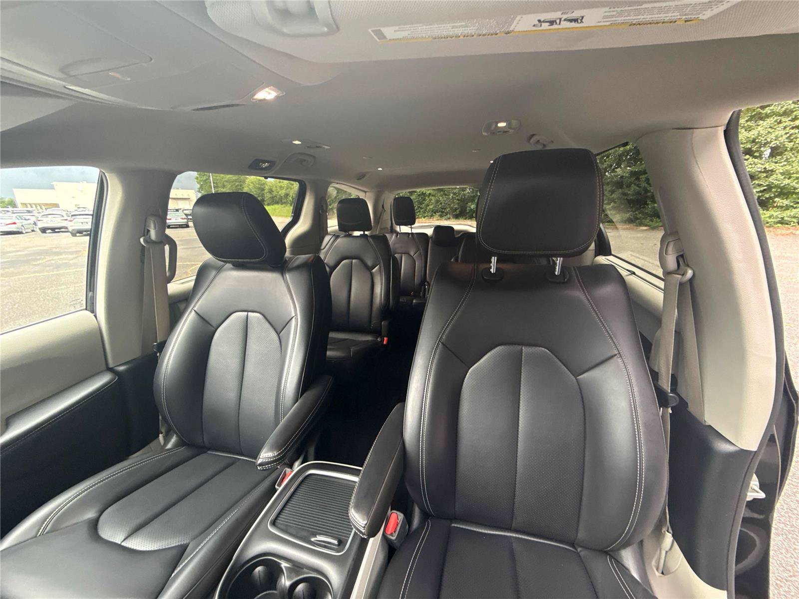 Used 2023 Chrysler Pacifica Touring-L FWD image 27