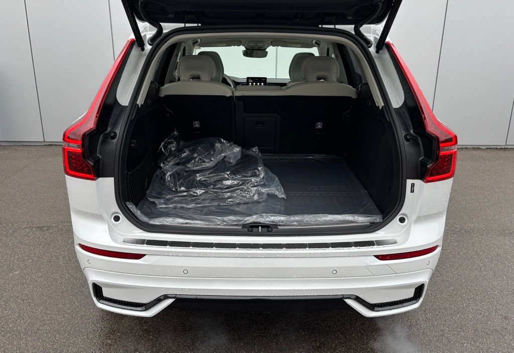 New 2026 Volvo XC60 T8 Ultra w/ Protection Package Premier AWD/4WD image 17