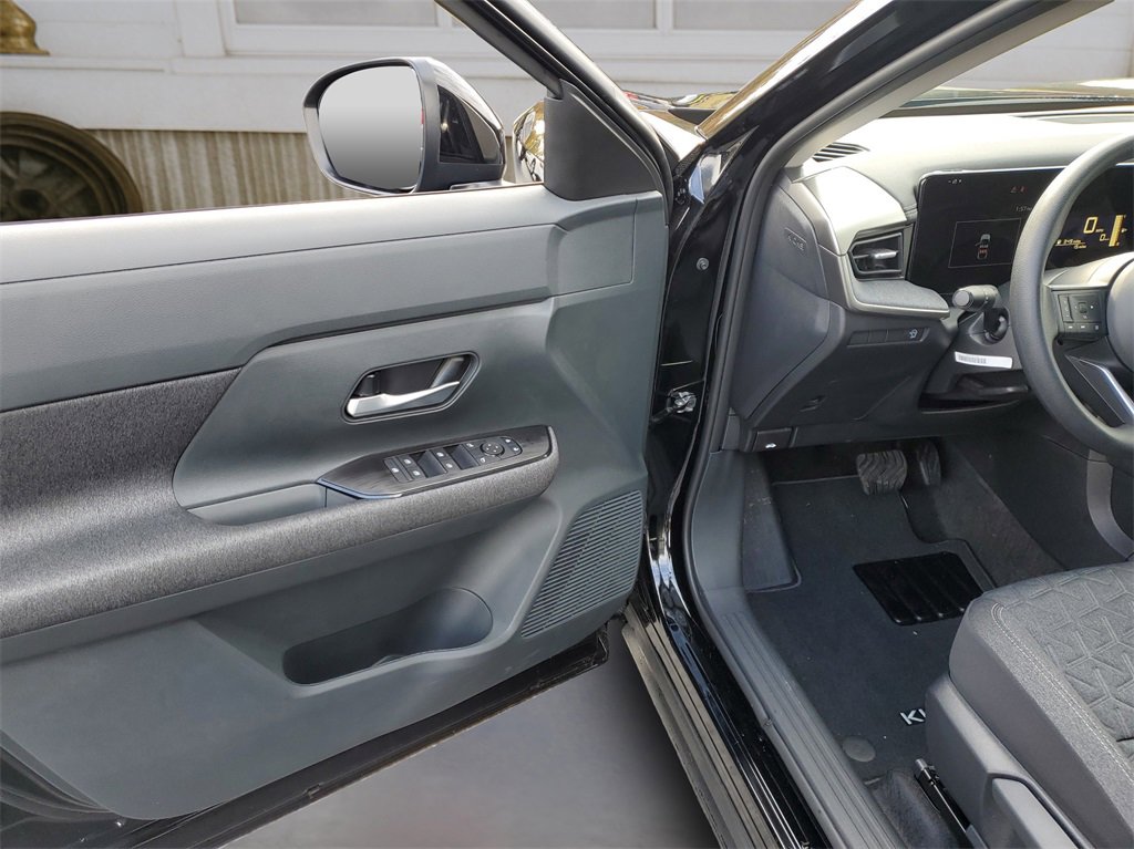 Used 2025 Nissan Kicks SV image 14