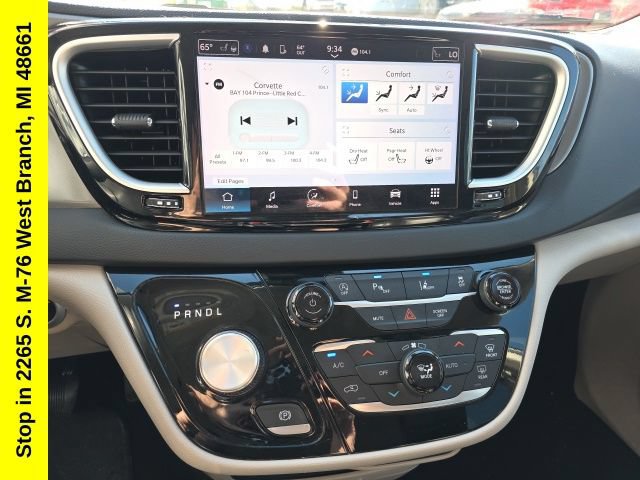 Used 2023 Chrysler Pacifica Touring-L FWD image 22