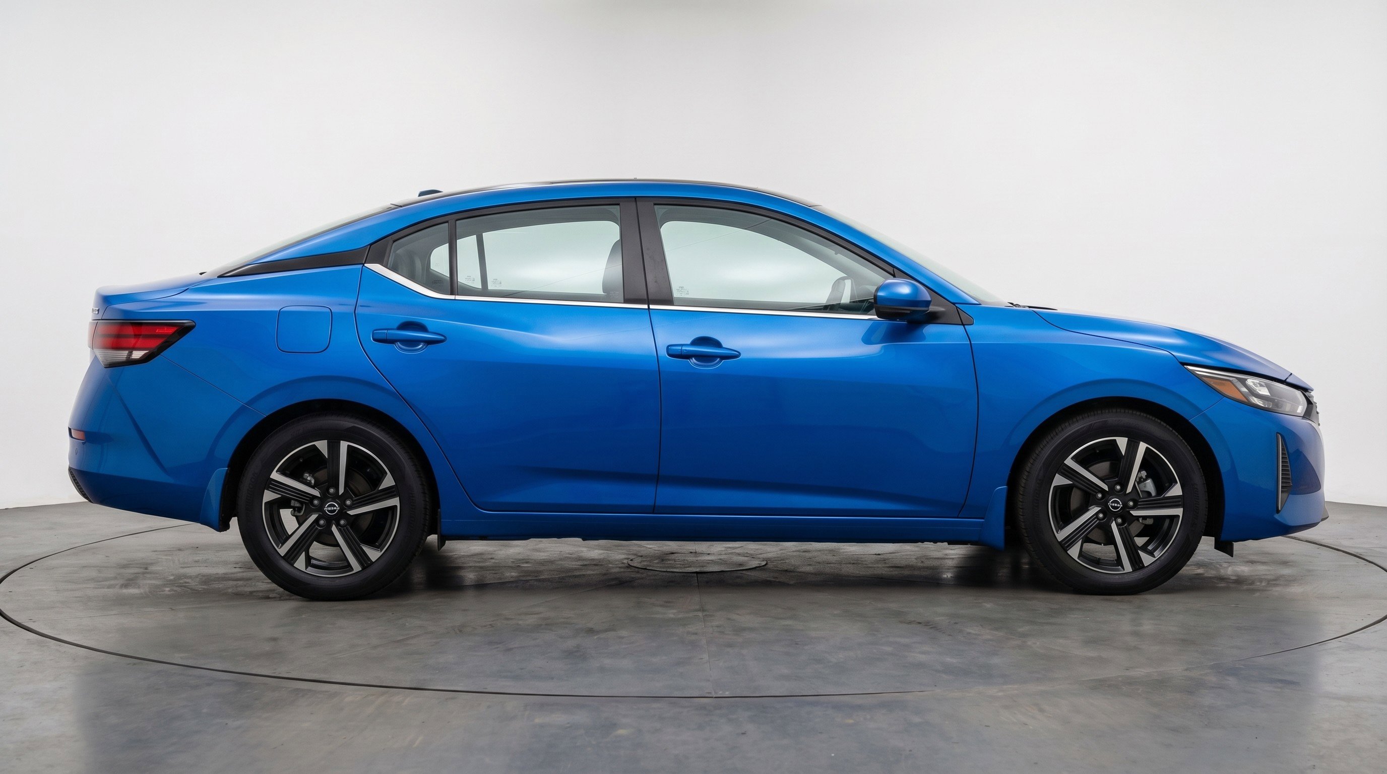Used 2025 Nissan Sentra SV FWD image 11