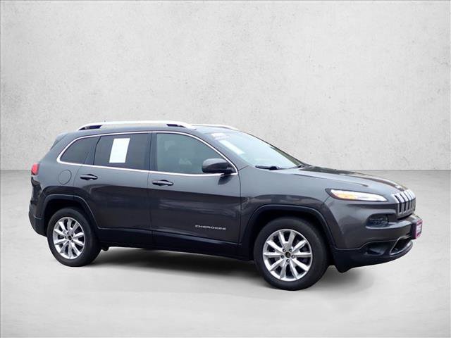 Used 2017 Jeep Cherokee Limited w/ Luxury Group AWD/4WD image 6