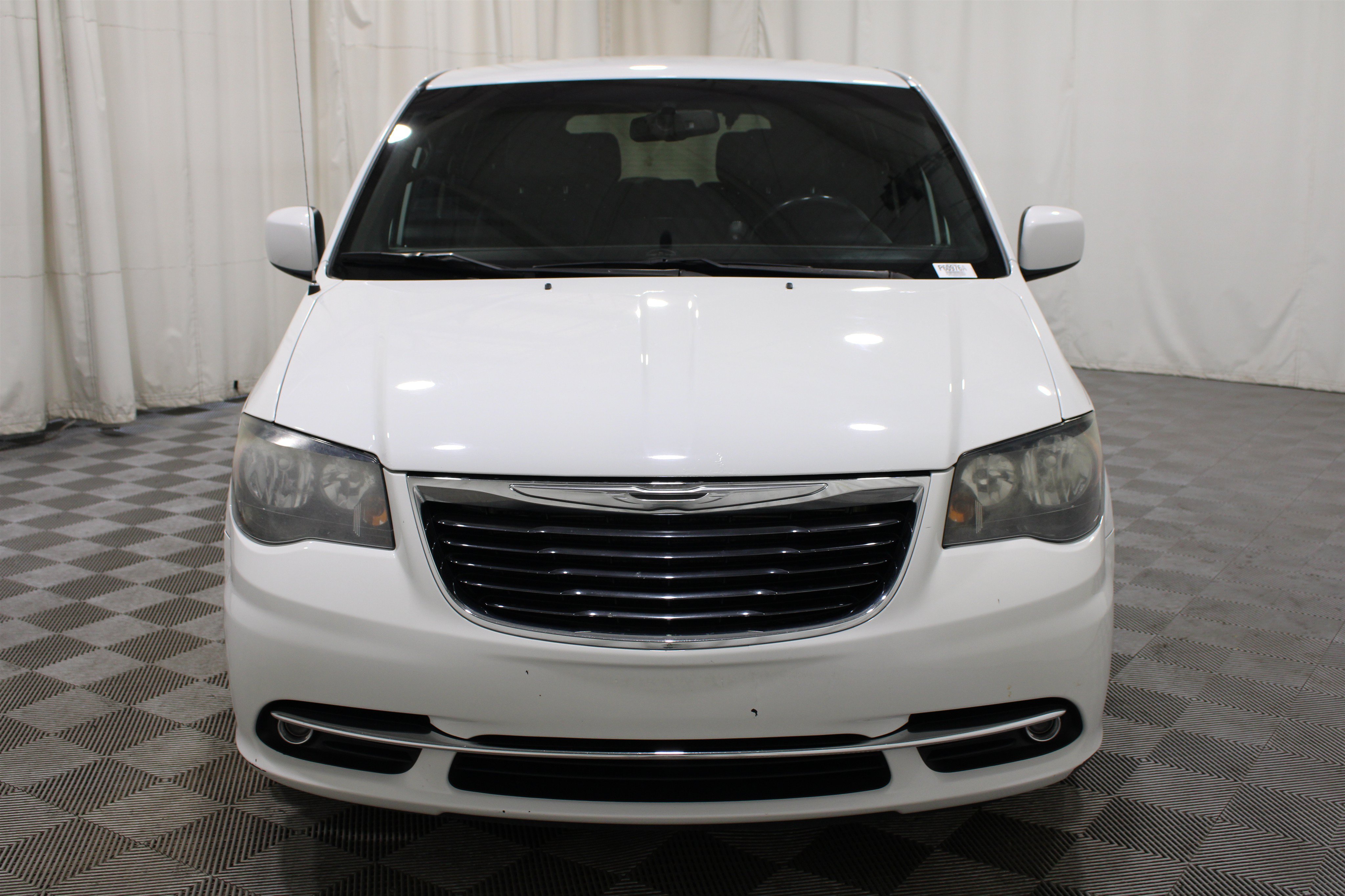 Used 2014 Chrysler Town & Country S FWD image 33