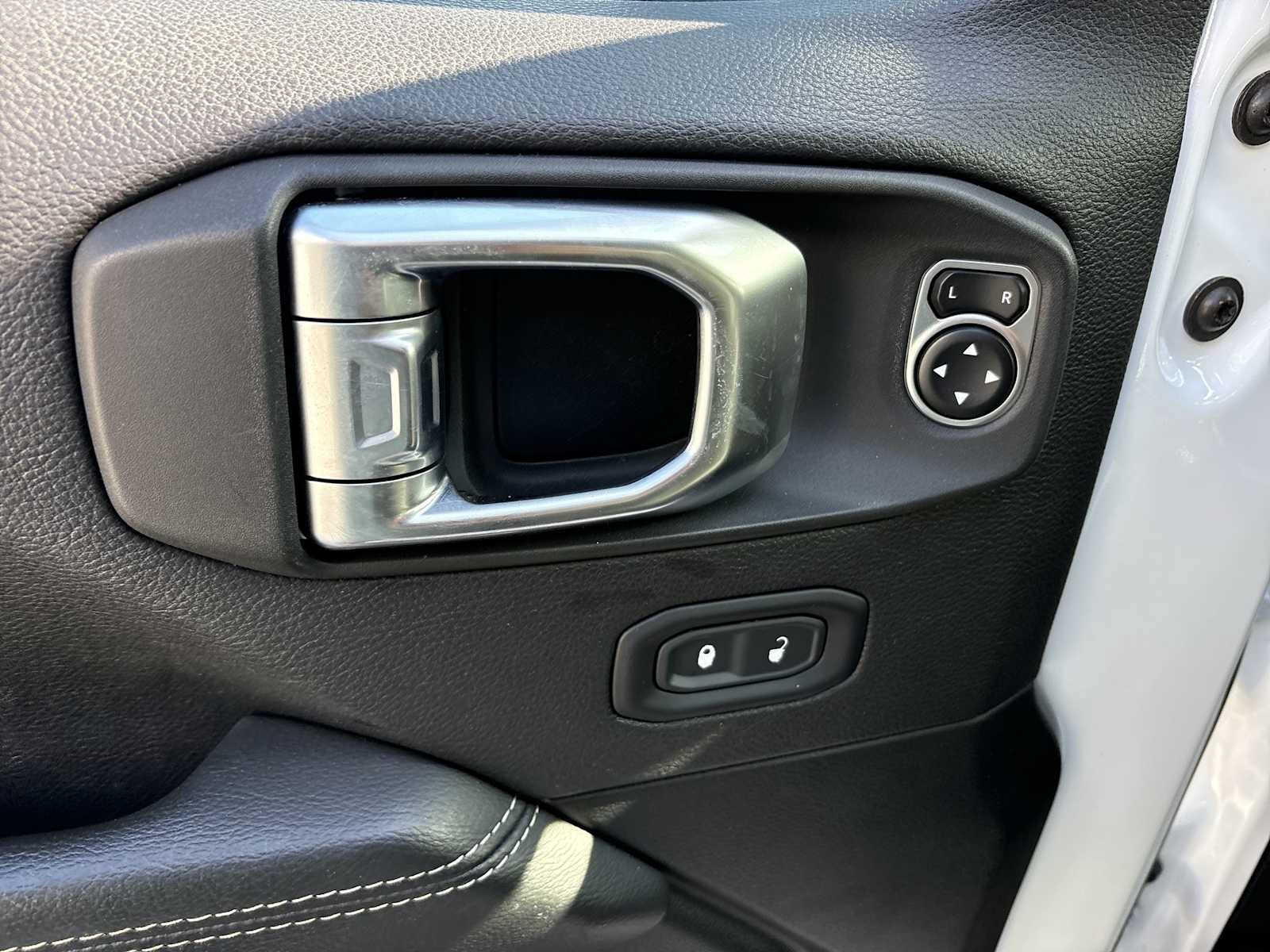 Used 2020 Jeep Wrangler Unlimited Sahara AWD/4WD image 24