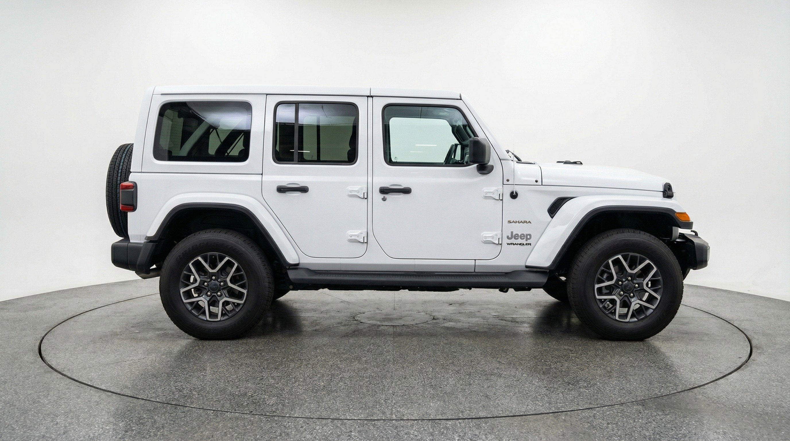 Used 2025 Jeep Wrangler Sahara image 11