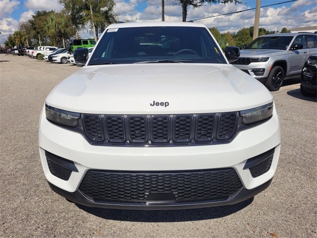 New 2025 Jeep Grand Cherokee Altitude image 18