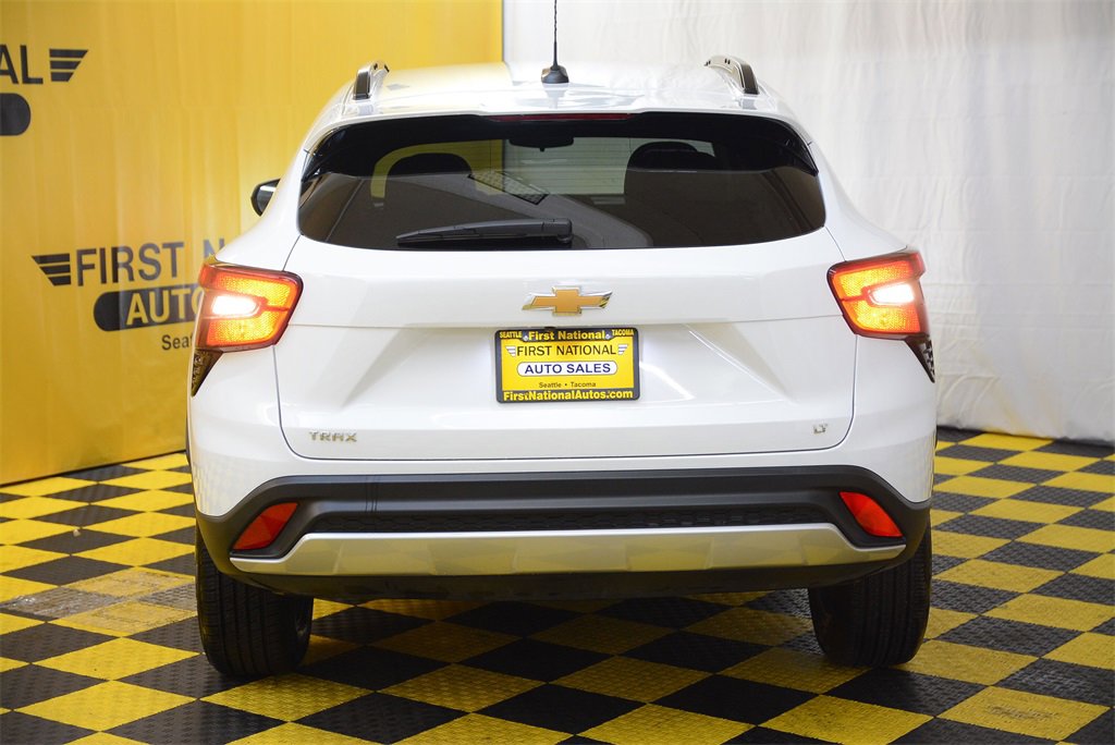 Used 2025 Chevrolet Trax LT image 9