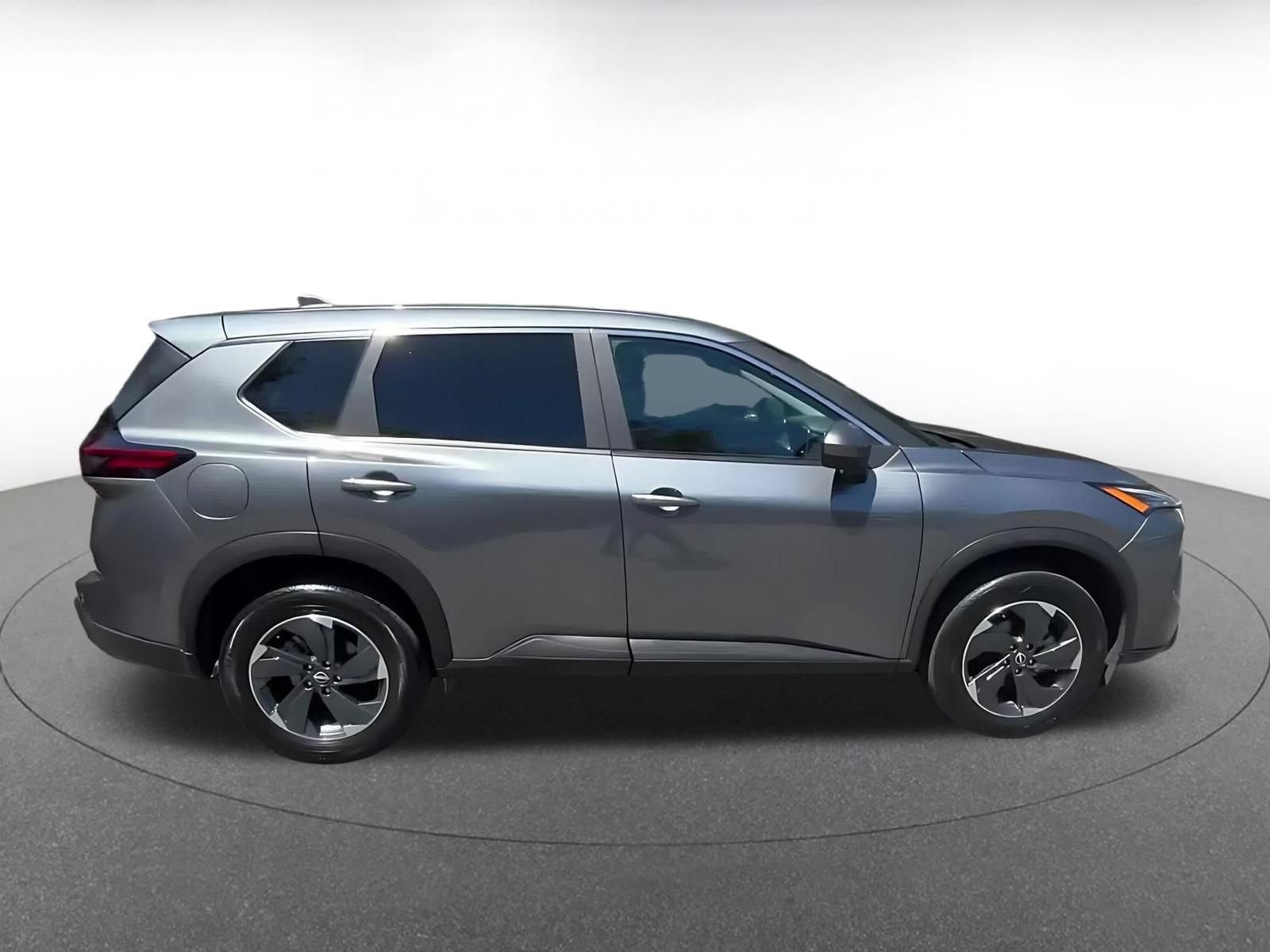 Used 2025 Nissan Rogue SV AWD/4WD image 16
