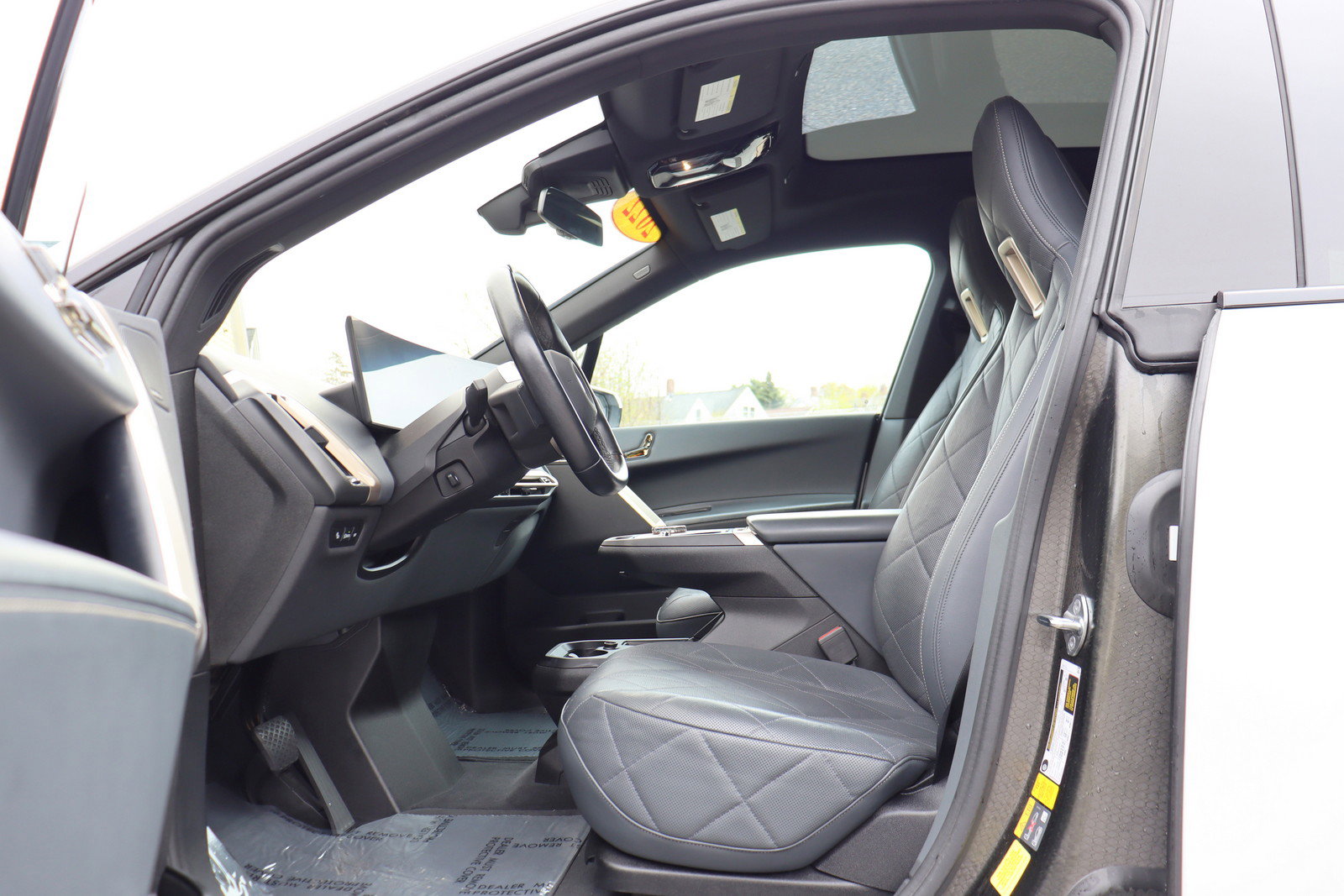 Used 2022 BMW iX xDrive50 w/ Sport Package AWD/4WD image 11