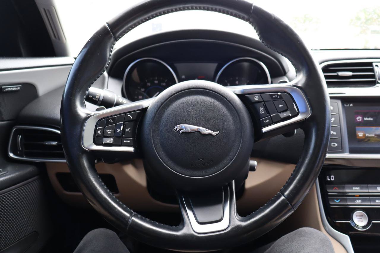 Used 2018 Jaguar XE Prestige RWD image 21
