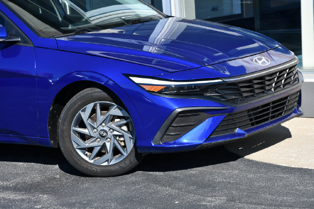 Used 2024 Hyundai Elantra SEL FWD image 11
