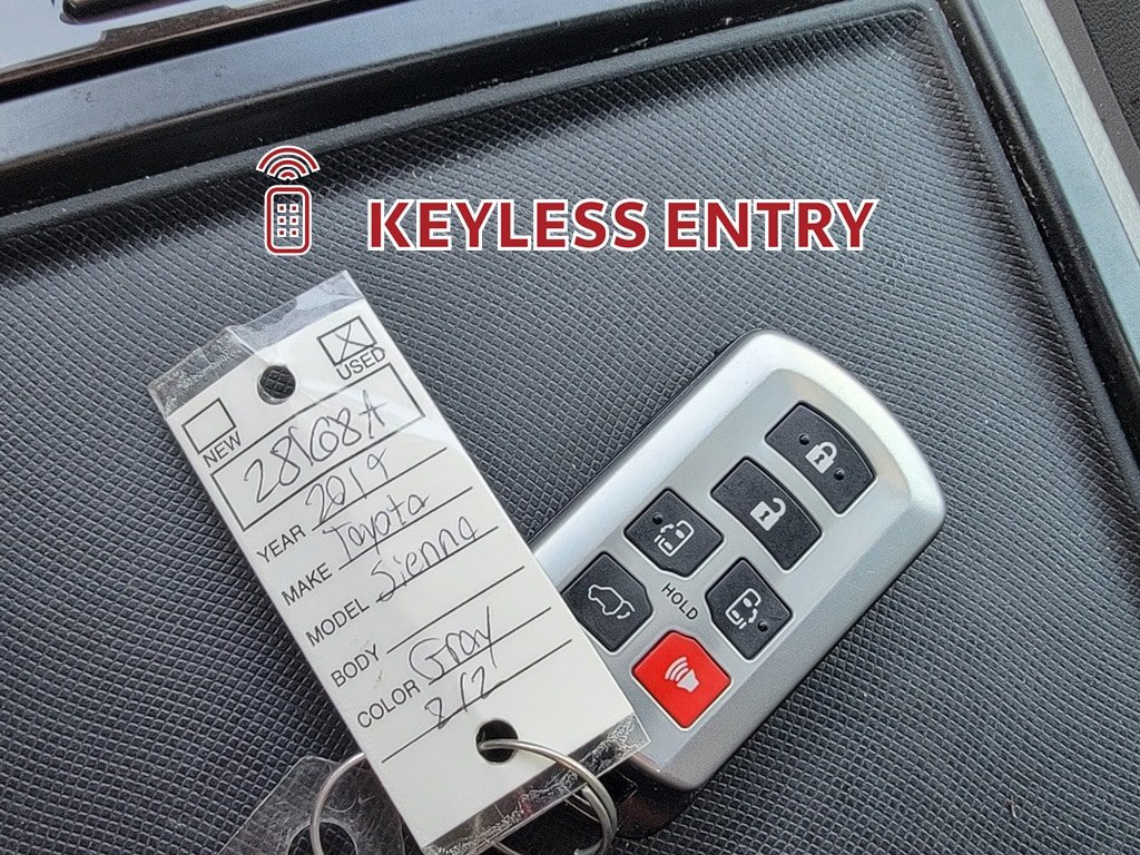 Used 2019 Toyota Sienna XLE Premium FWD image 36