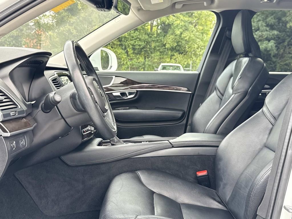 Used 2019 Volvo XC90 T6 Momentum w/ Advanced Package image 16