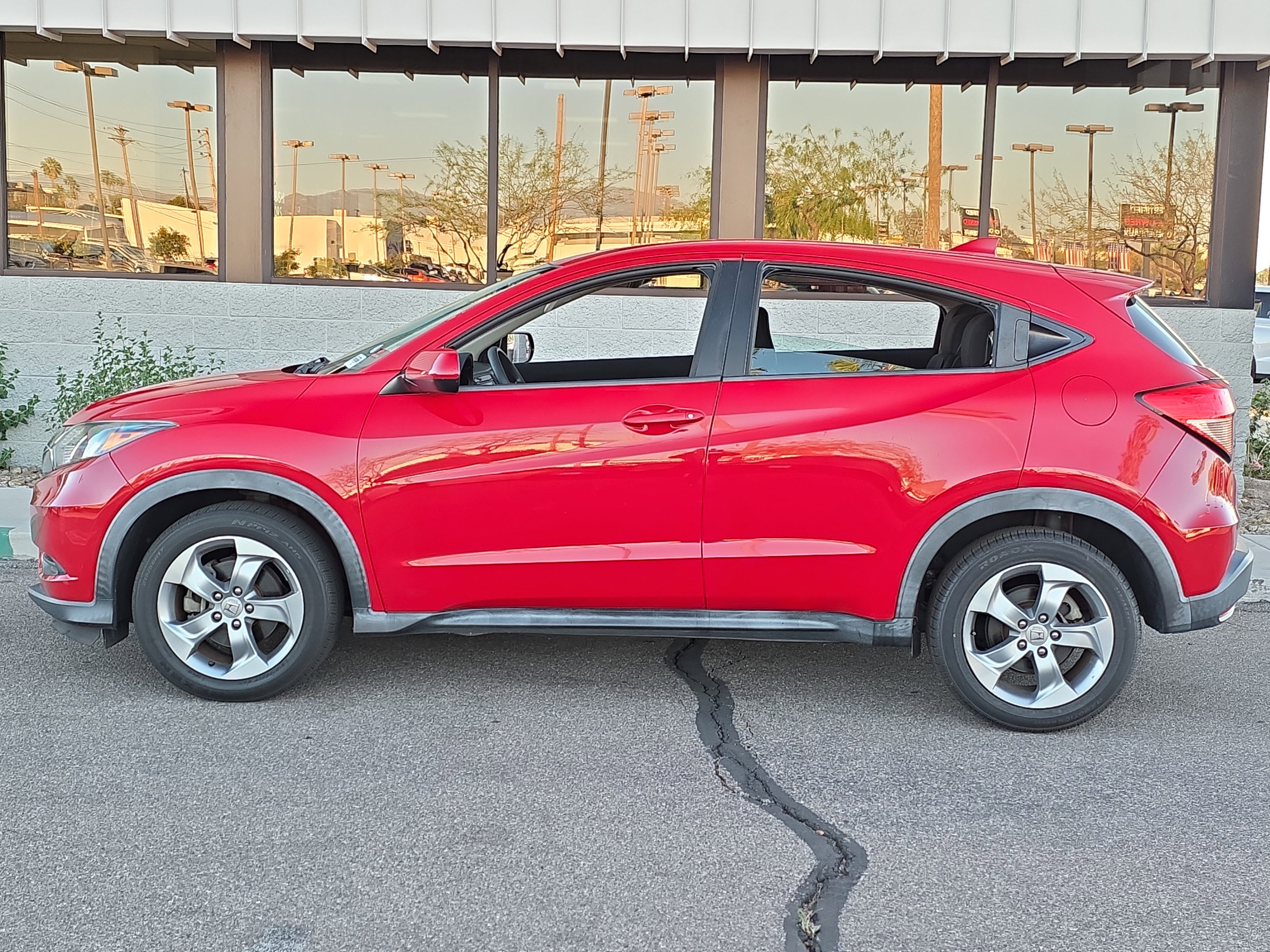 Used 2017 Honda HR-V LX image 4