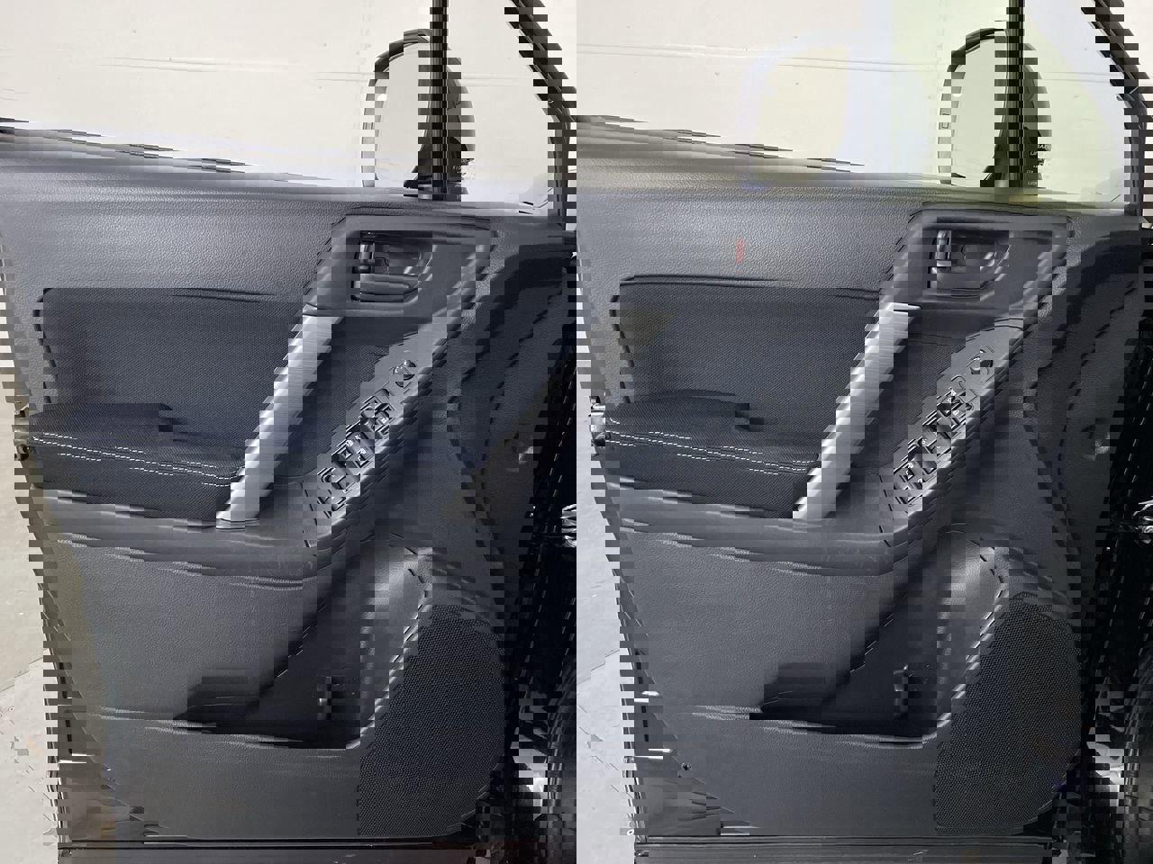 Used 2015 Subaru Forester 2.5i Premium w/ All-Weather Package image 10