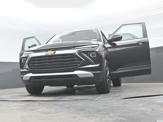 Used 2025 Chevrolet TrailBlazer LT AWD/4WD image 30