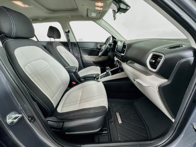 Certified 2025 Hyundai Venue SEL FWD image 40