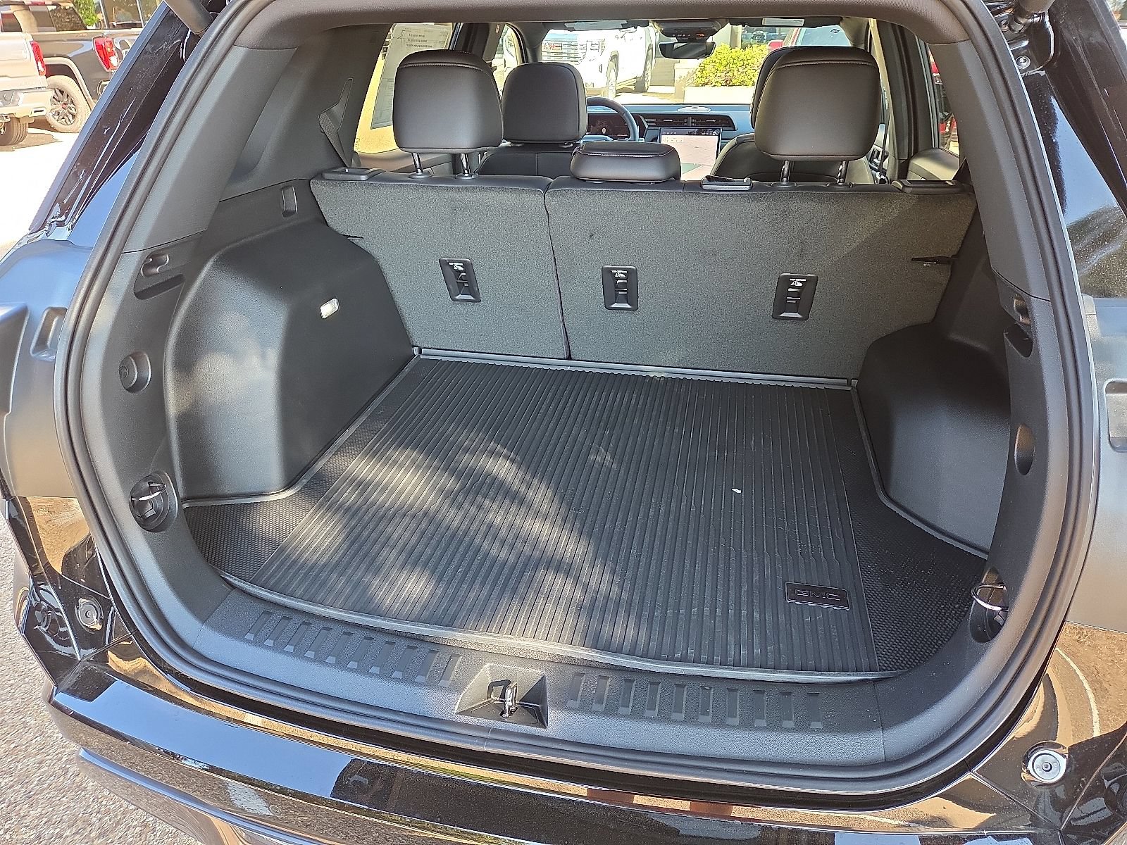 New 2027 GMC Terrain AT4 w/ Technology Package II AWD/4WD image 8