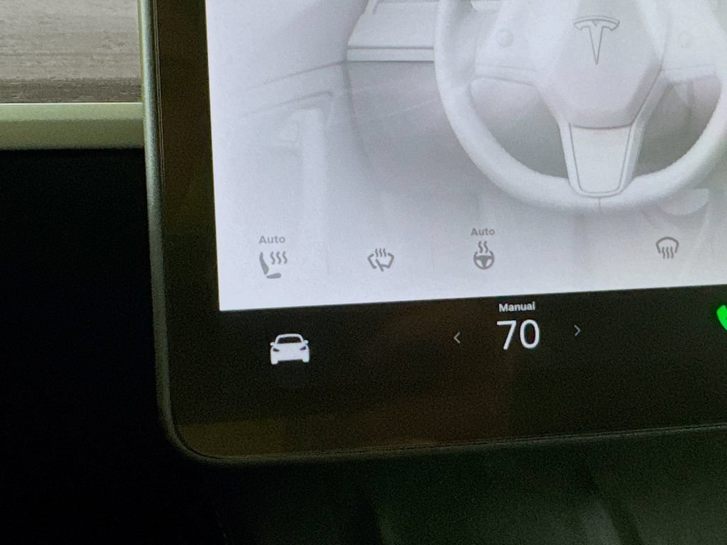 Used 2024 Tesla Model Y Long Range AWD/4WD image 17
