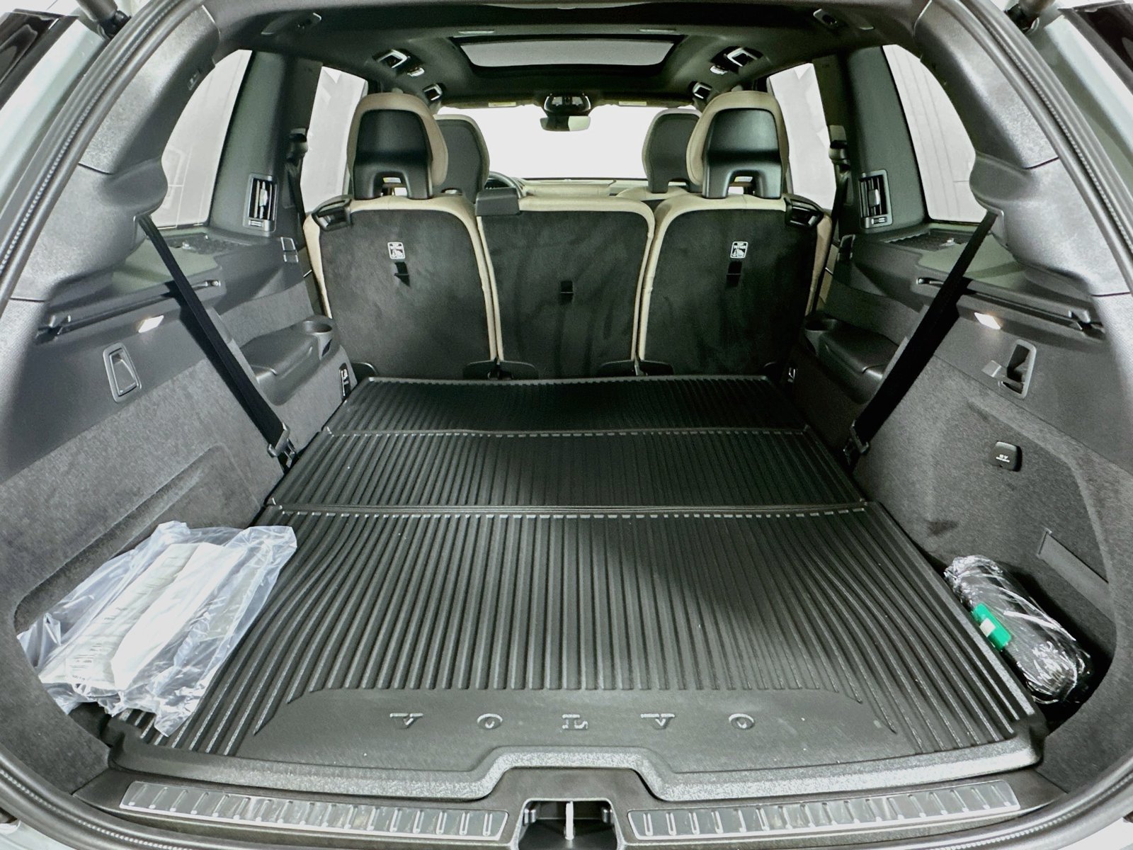 New 2026 Volvo XC90 T8 Plus w/ Protection Package Premier AWD/4WD image 38