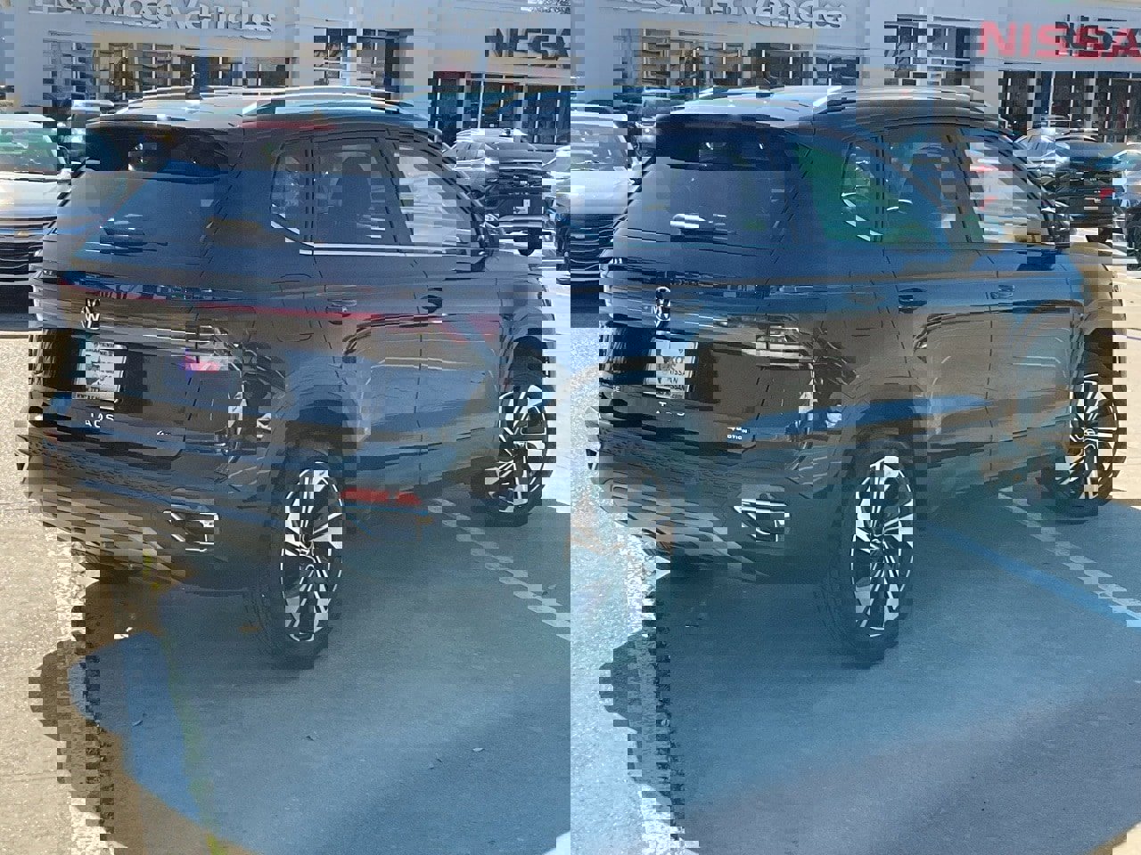 Used 2025 Volkswagen Taos SE image 5