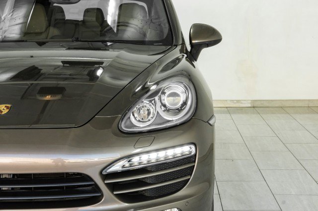 Used 2014 Porsche Cayenne Platinum Edition AWD/4WD image 50