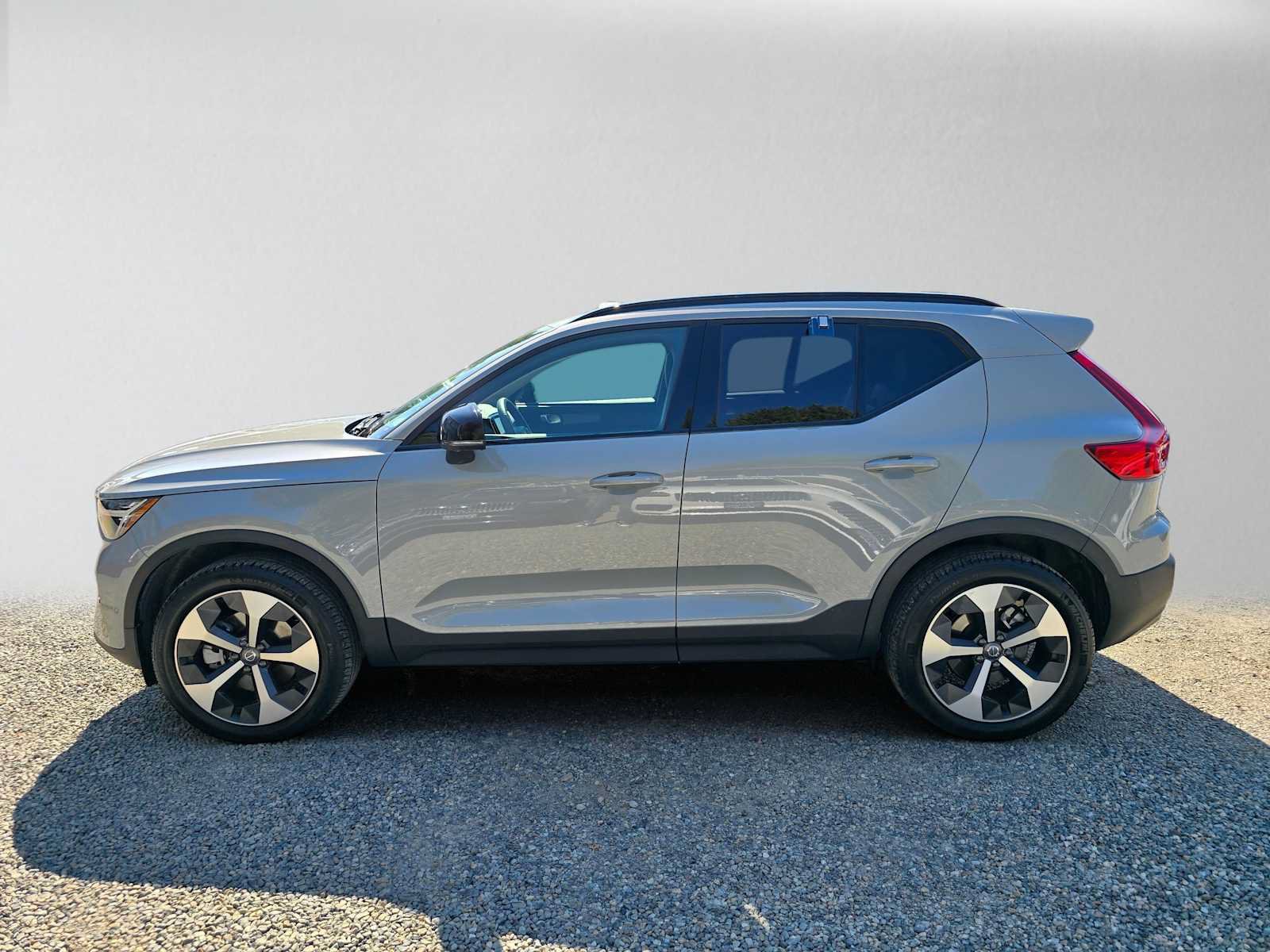 Used 2026 Volvo XC40 B5 Plus w/ Protection Package Premier AWD/4WD image 6