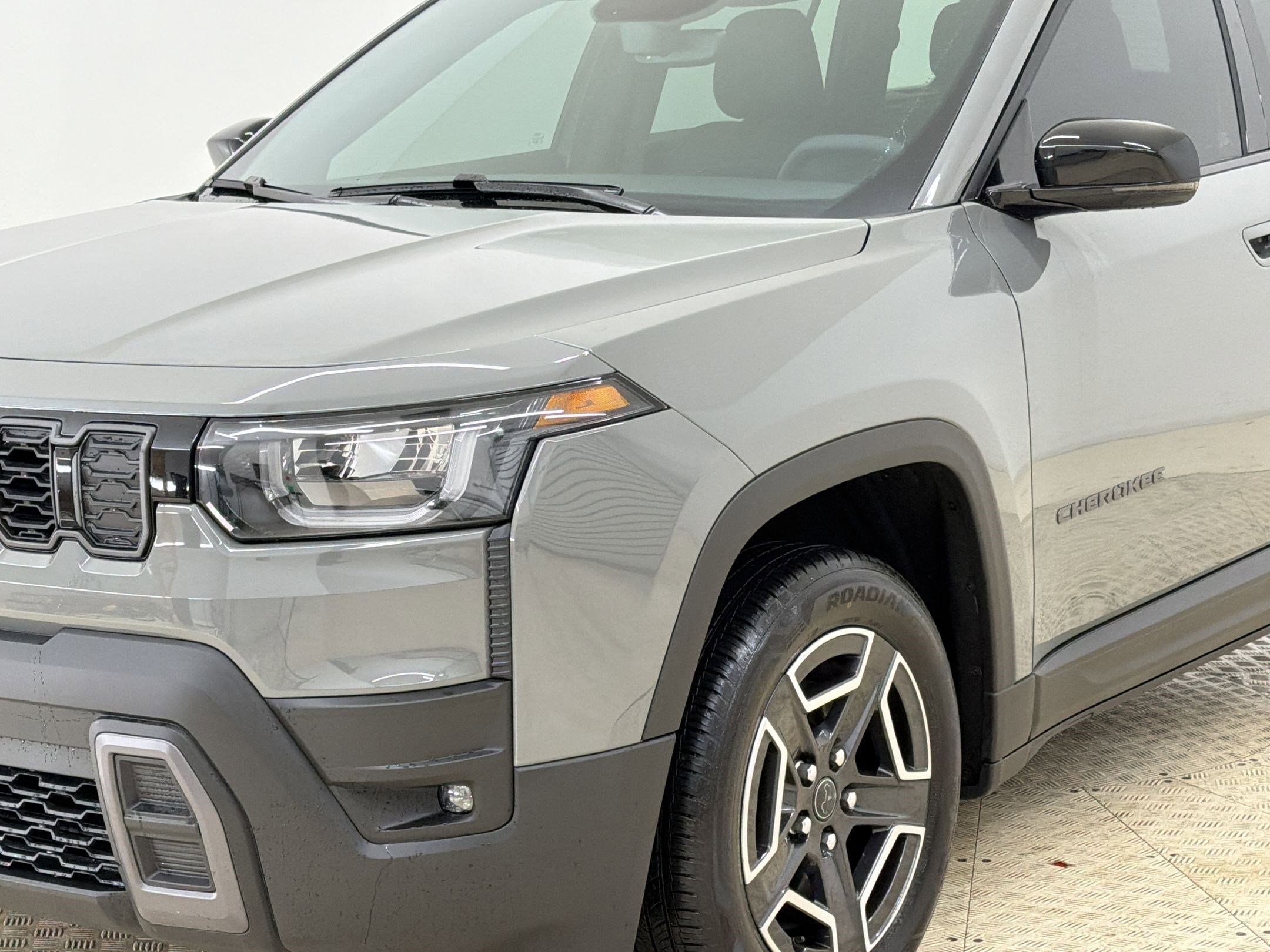 Used 2026 Jeep Cherokee Limited AWD/4WD image 19
