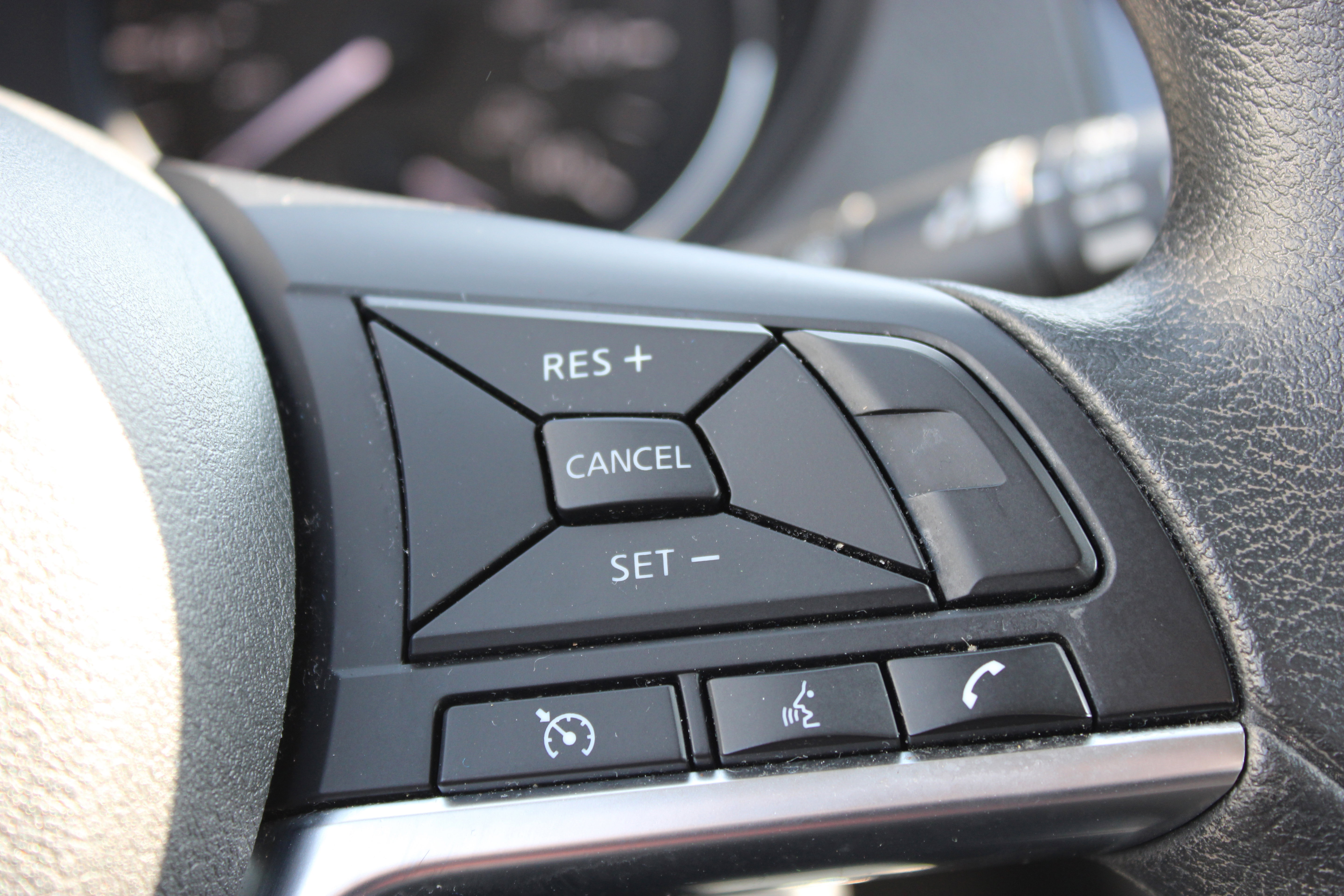 Used 2018 Nissan Rogue S image 22