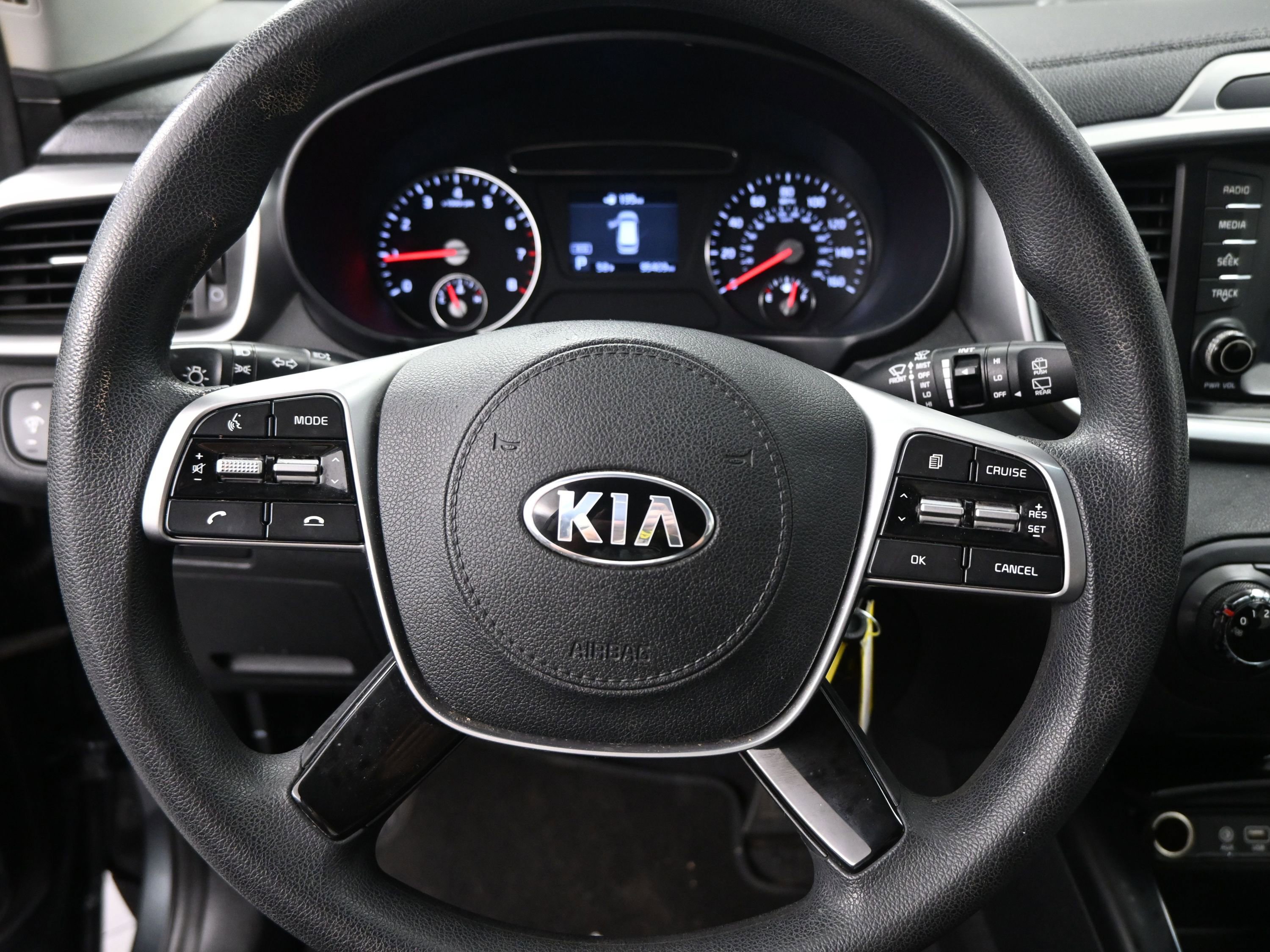 Used 2020 Kia Sorento LX image 11