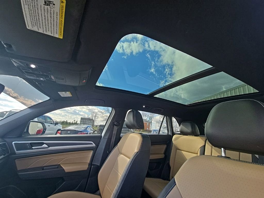 Used 2022 Volkswagen Atlas Cross Sport SEL R-Line image 15