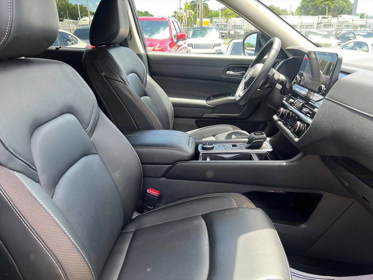 Used 2024 Nissan Pathfinder SL image 8