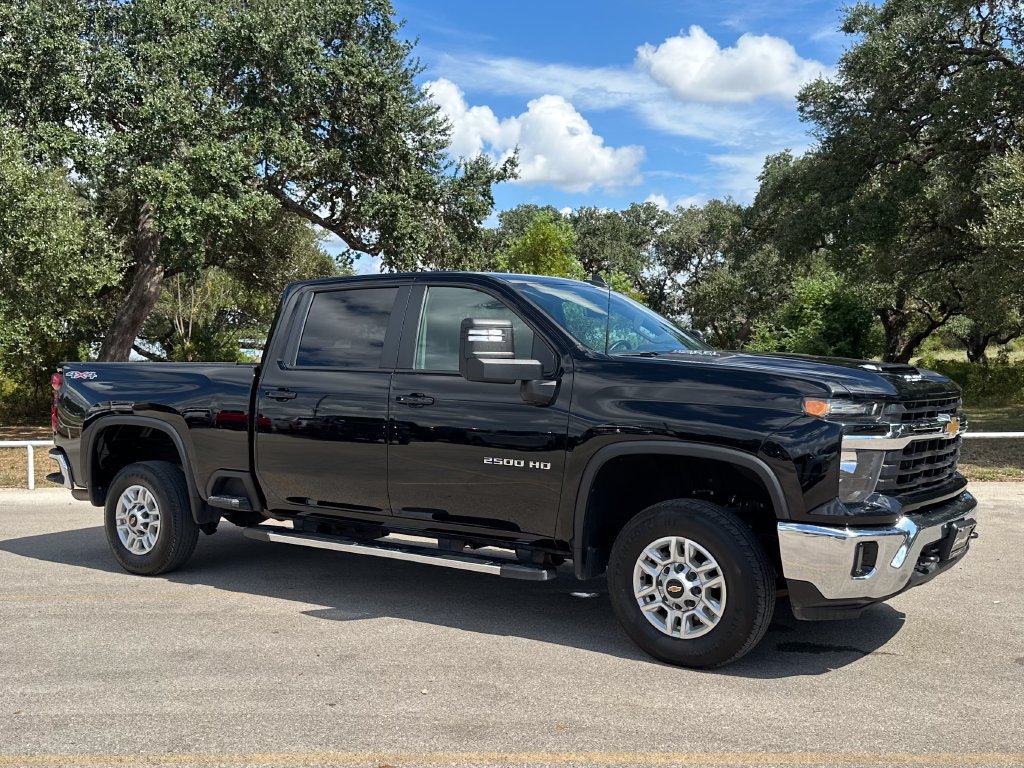 Used 2025 Chevrolet Silverado 2500 LT w/ Convenience Package AWD/4WD image 3