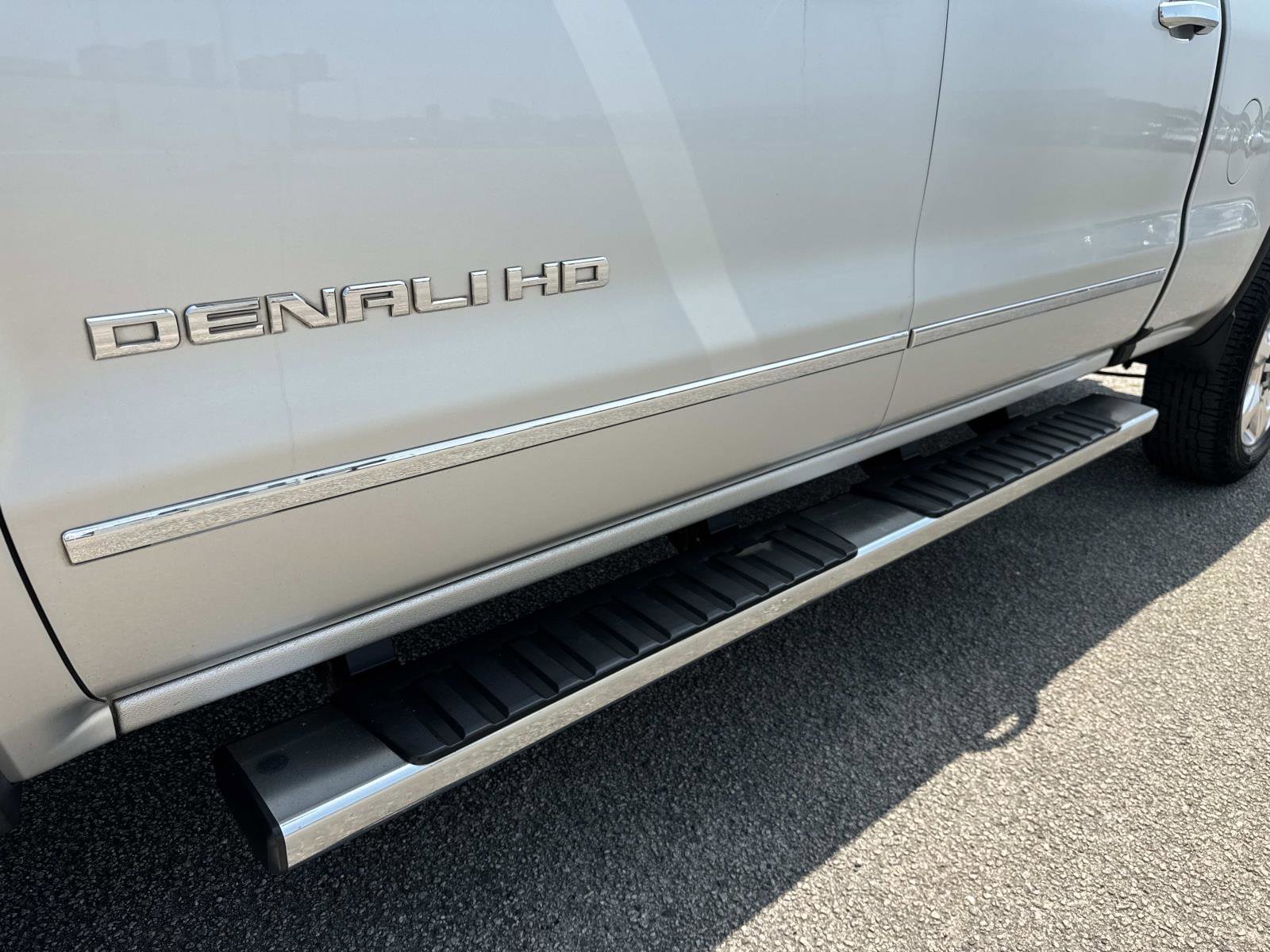Used 2018 GMC Sierra 2500 Denali w/ Duramax Plus Package AWD/4WD image 12