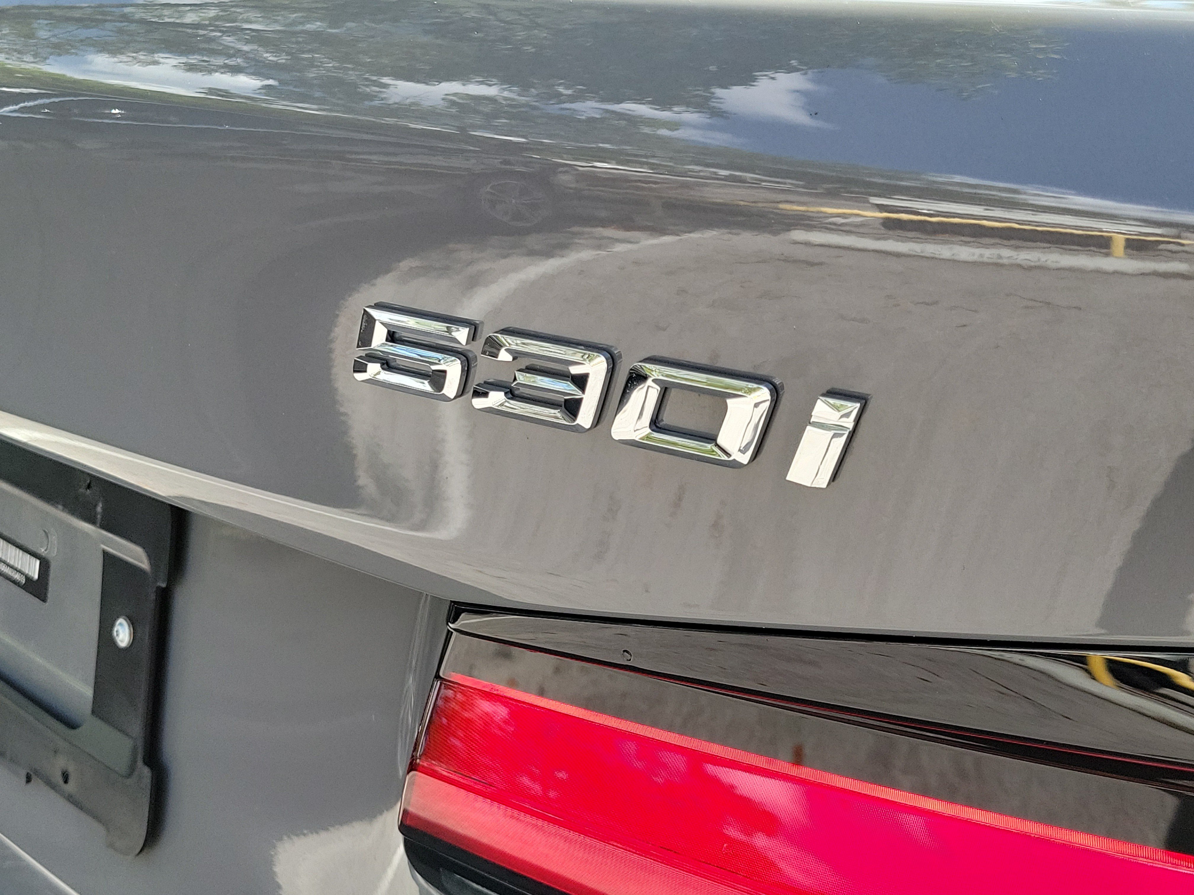 Used 2021 BMW 530i w/ Premium Package RWD image 5
