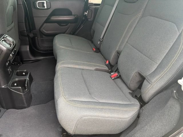 Used 2024 Jeep Wrangler Unlimited Sahara AWD/4WD image 11