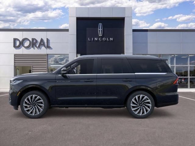 New 2026 Lincoln Navigator Black Label AWD/4WD image 3