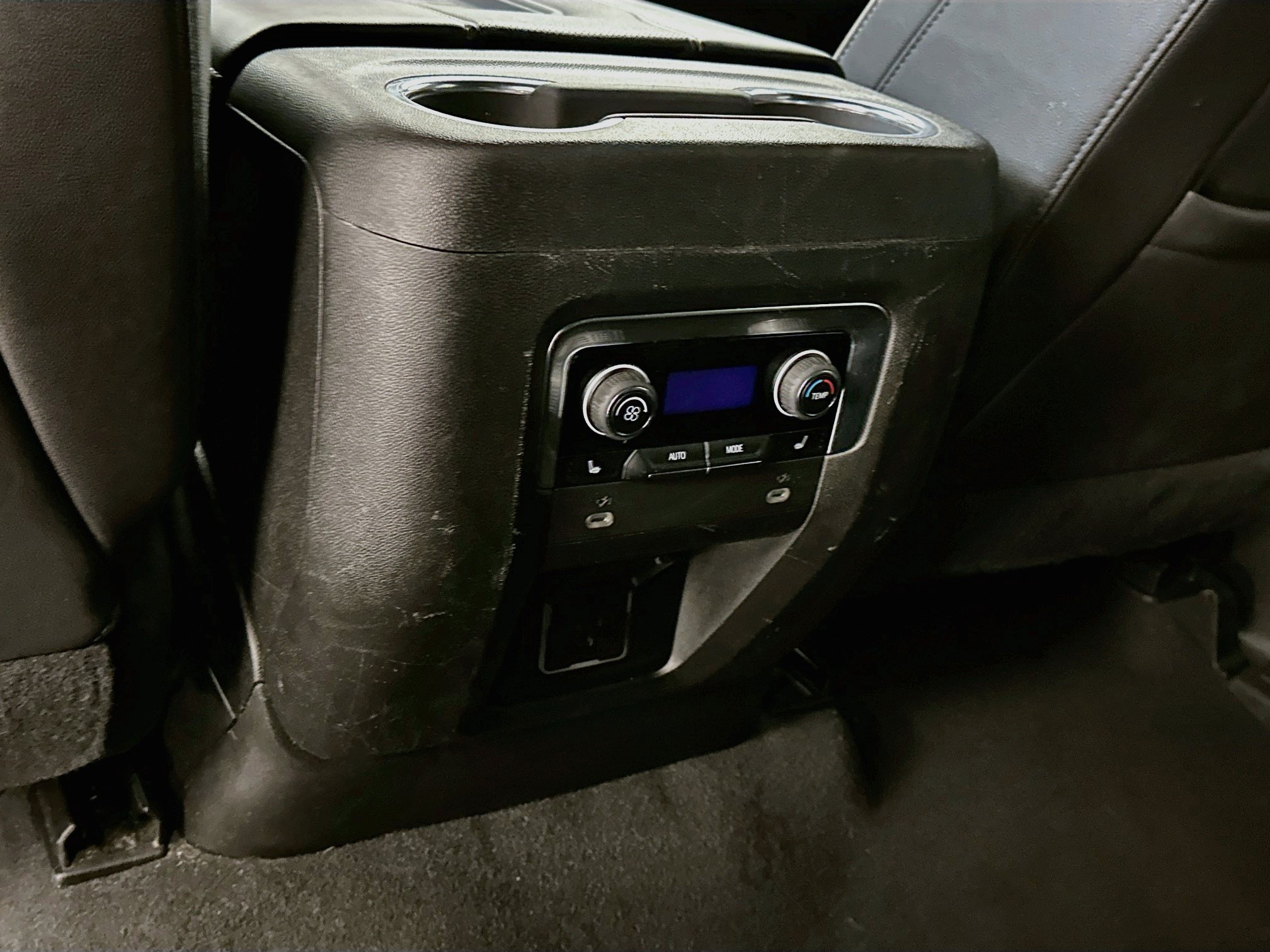 Used 2023 Chevrolet Suburban Premier AWD/4WD image 28