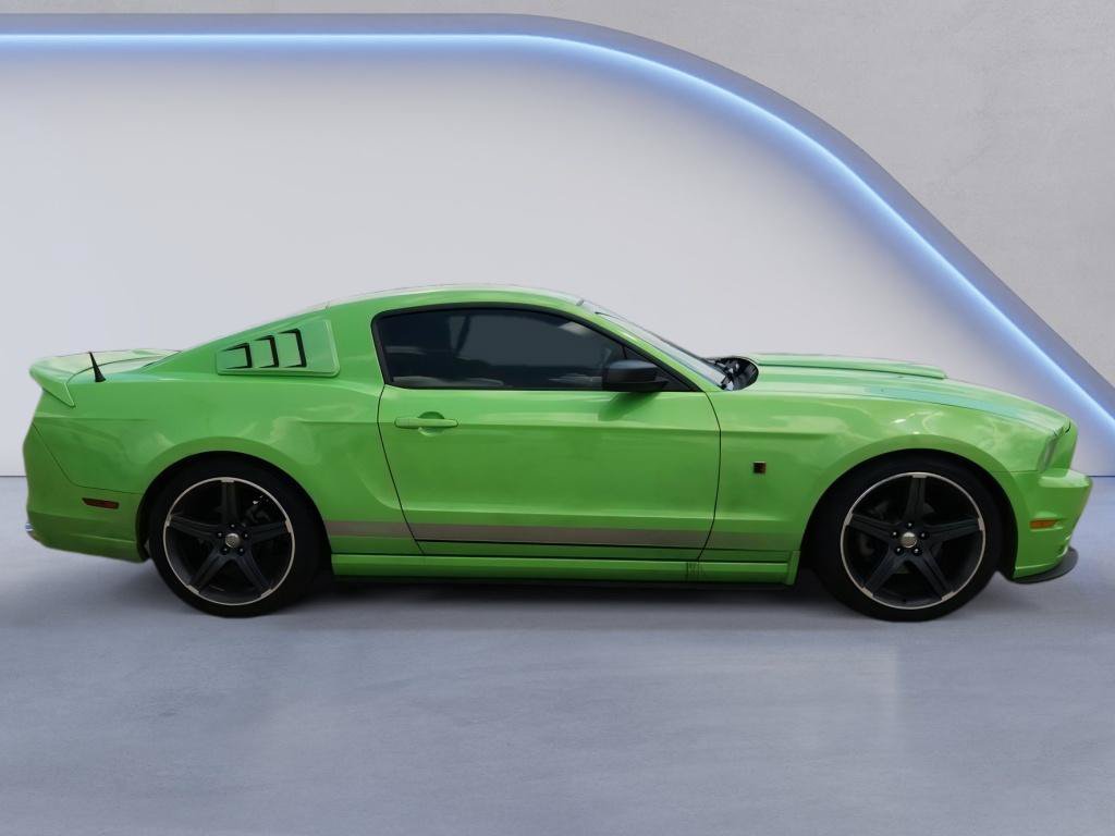 Used 2014 Ford Mustang Premium RWD image 5